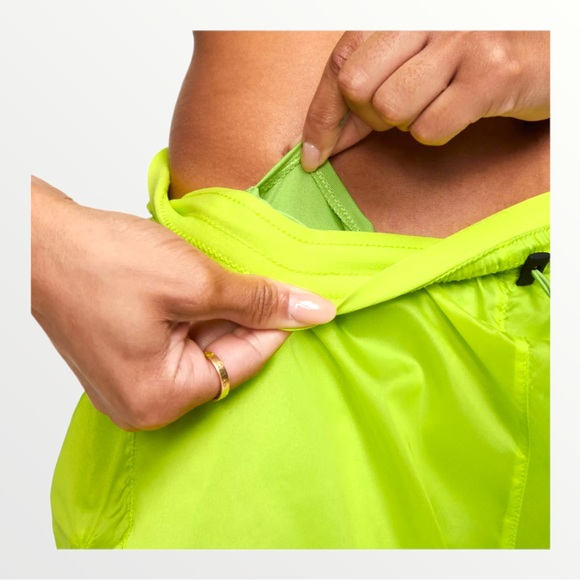 Share Nike Women's Icon Clash Tempo Luxe Mid-Rise Running Shorts NWT - Picture 4 of 6